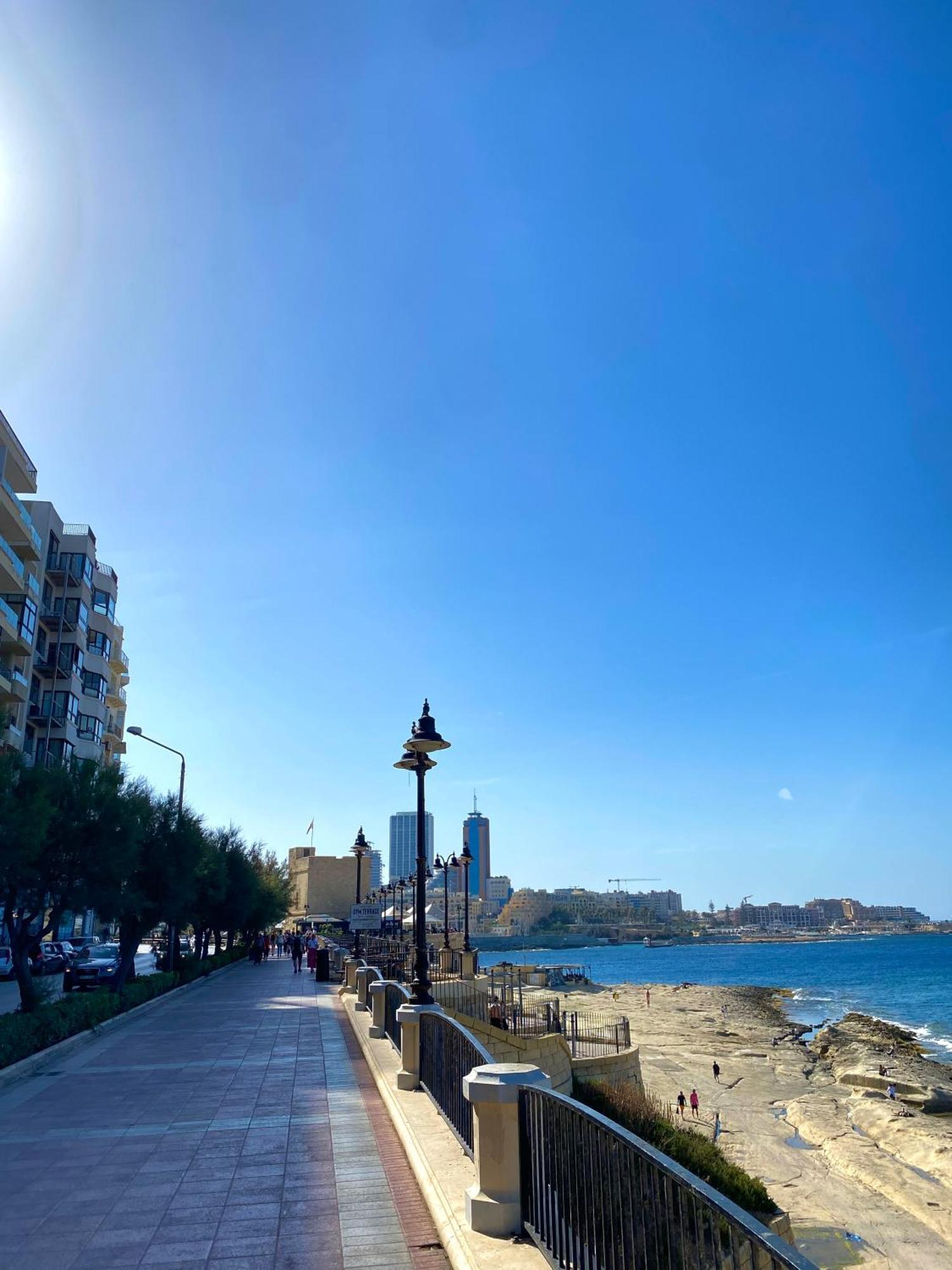Tigne Three Bedrooms Appartement Sliema
